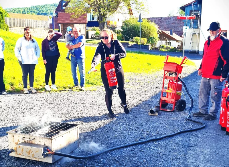Feuerlöscher Übung